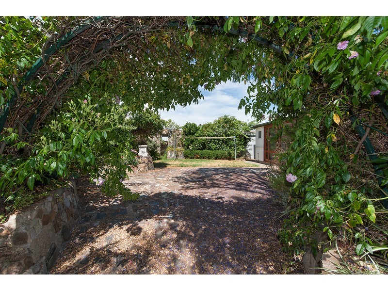 456 Hall Avenue, Lavington NSW 2641