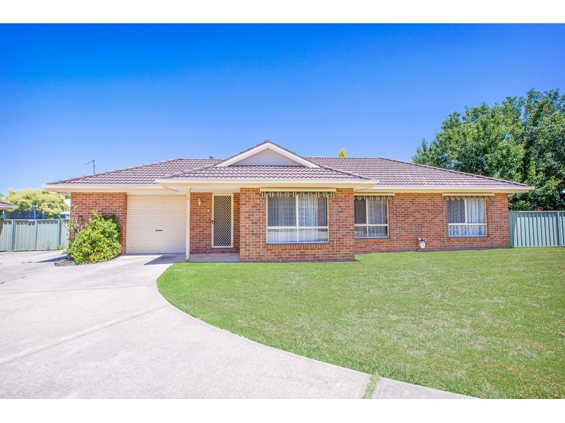 2/19 Saville Avenue, Lavington NSW 2641