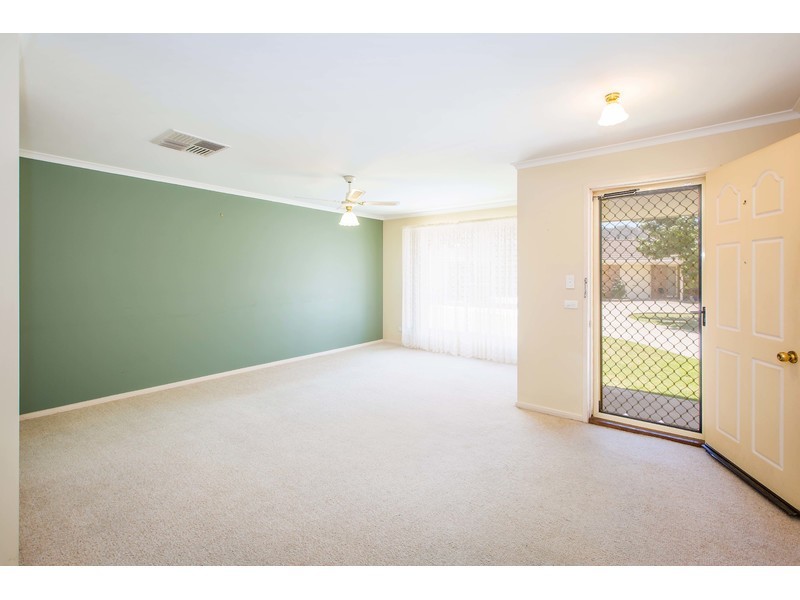 2/19 Saville Avenue, Lavington NSW 2641