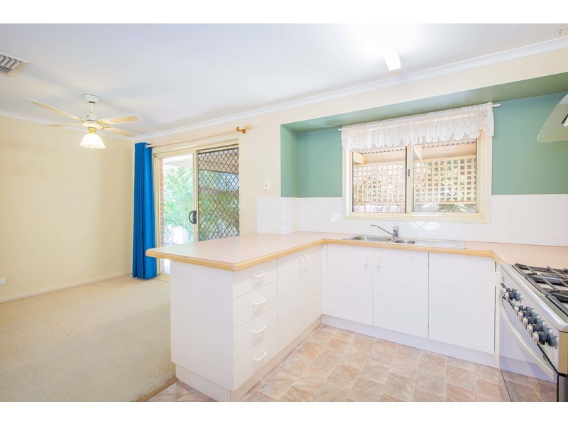 2/19 Saville Avenue, Lavington NSW 2641