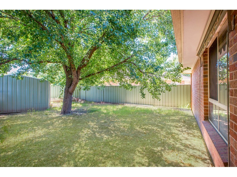 2/19 Saville Avenue, Lavington NSW 2641