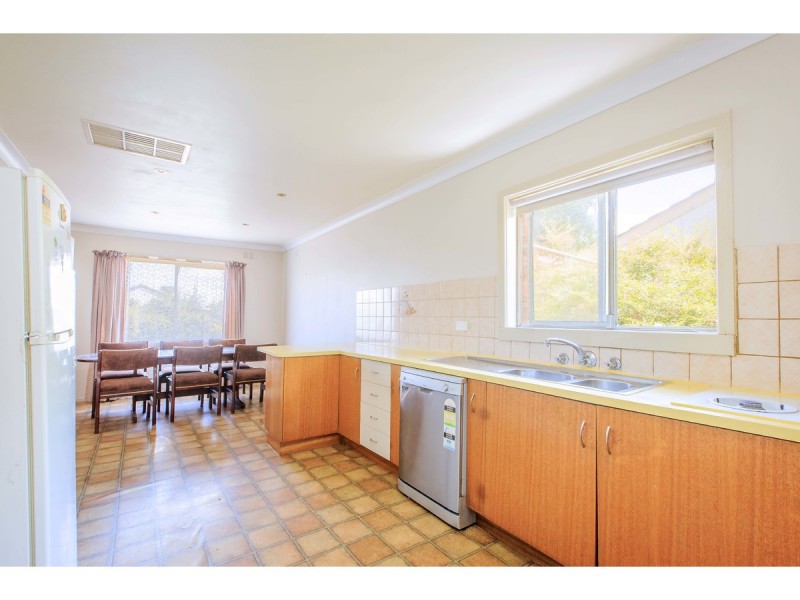 379 Prune Street, Lavington NSW 2641