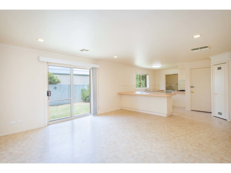 2/16 Saville Avenue, Lavington NSW 2641