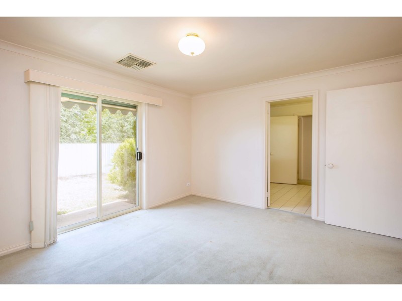 2/16 Saville Avenue, Lavington NSW 2641