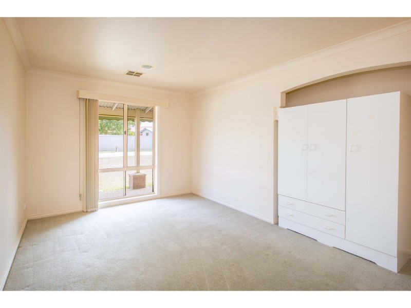 2/16 Saville Avenue, Lavington NSW 2641