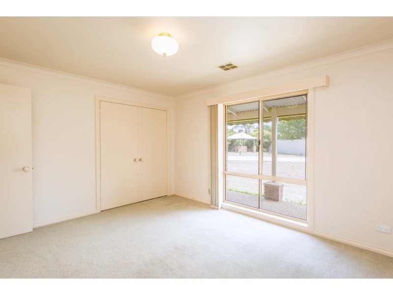 2/16 Saville Avenue, Lavington NSW 2641