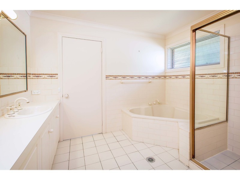 2/16 Saville Avenue, Lavington NSW 2641