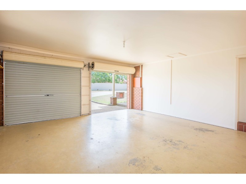 2/16 Saville Avenue, Lavington NSW 2641