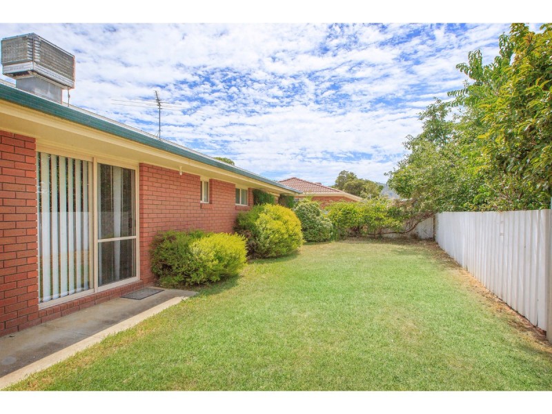 2/16 Saville Avenue, Lavington NSW 2641