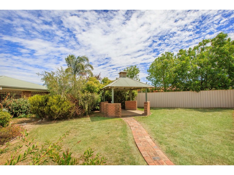 2/16 Saville Avenue, Lavington NSW 2641
