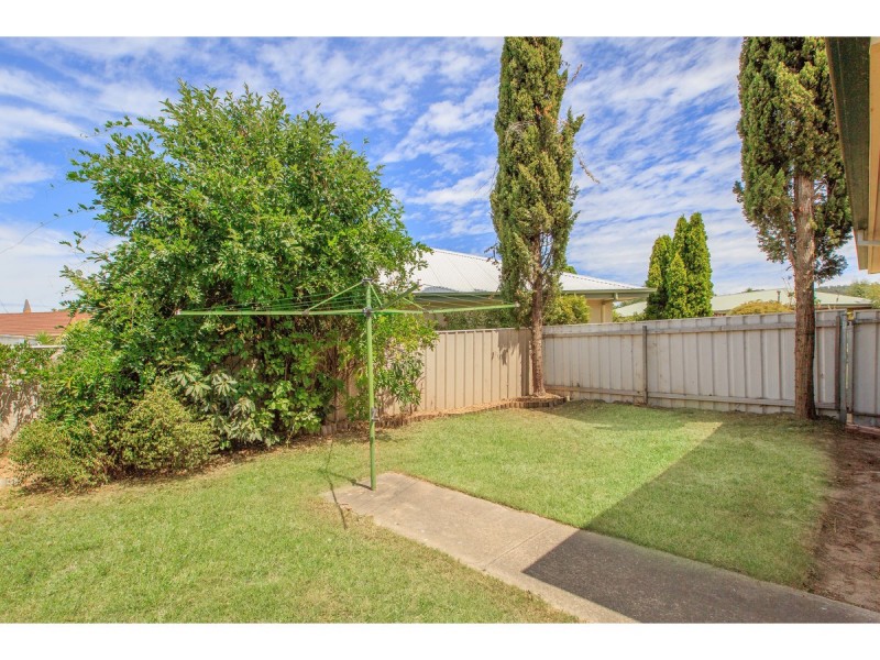 2/16 Saville Avenue, Lavington NSW 2641