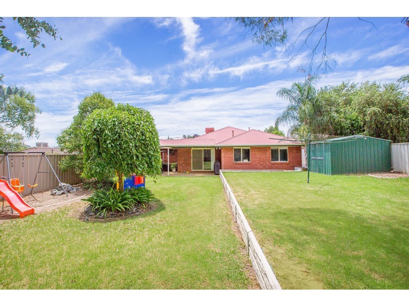 7 Meyer Place, Thurgoona NSW 2640