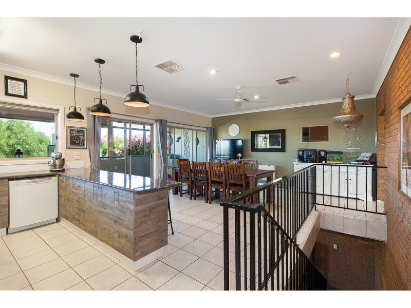 10 Craig Drive, Bellbridge VIC 3691