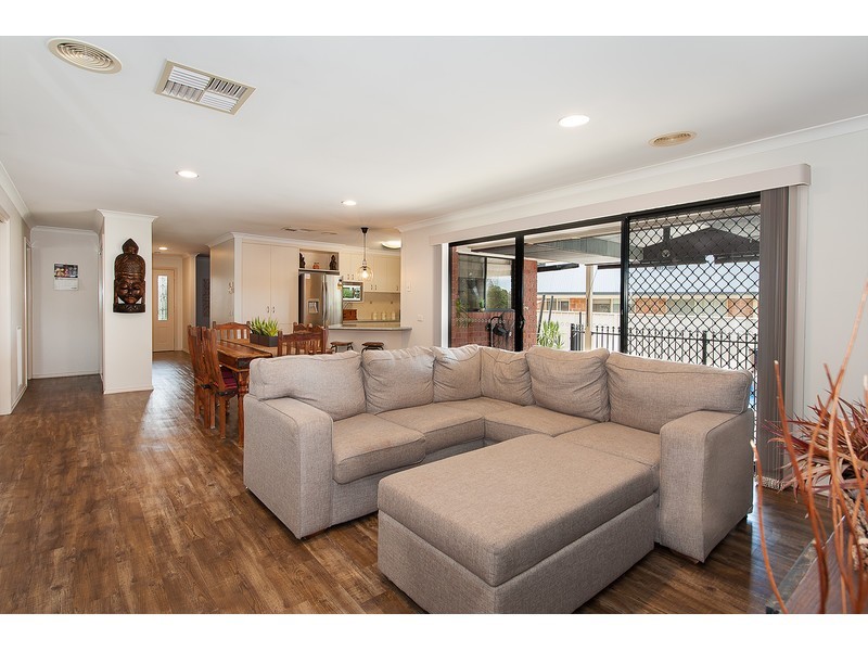 65 Dunne Crescent, Thurgoona NSW 2640