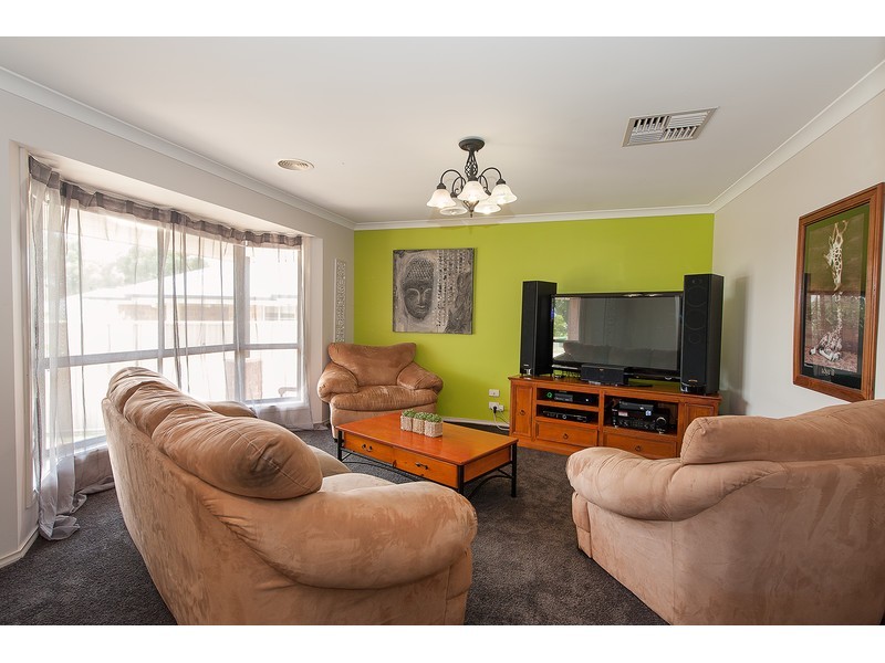 65 Dunne Crescent, Thurgoona NSW 2640