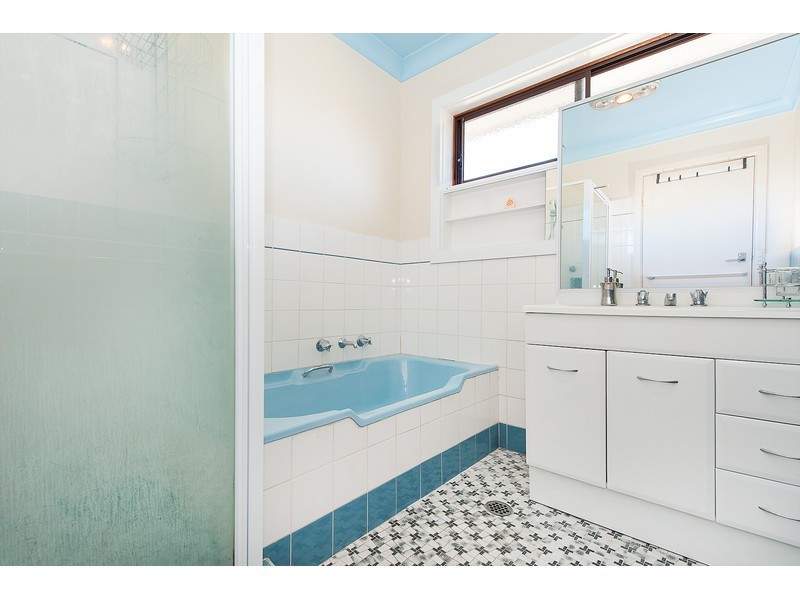 497 Nabowla Court, Lavington NSW 2641