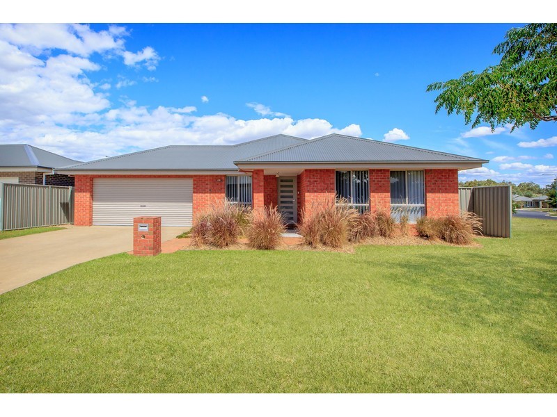 20 Cambridge Drive, Thurgoona NSW 2640