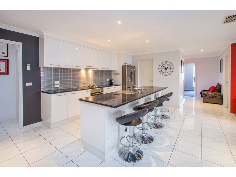 20 Cambridge Drive, Thurgoona NSW 2640