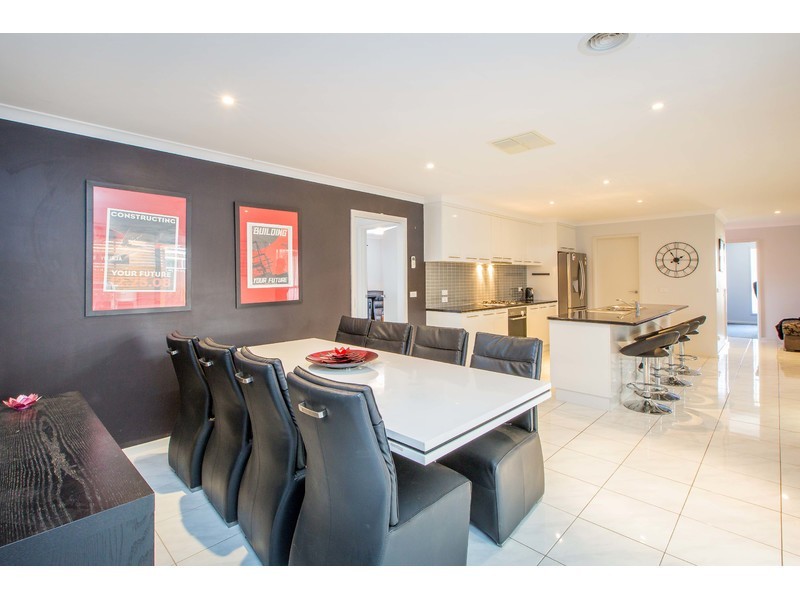 20 Cambridge Drive, Thurgoona NSW 2640