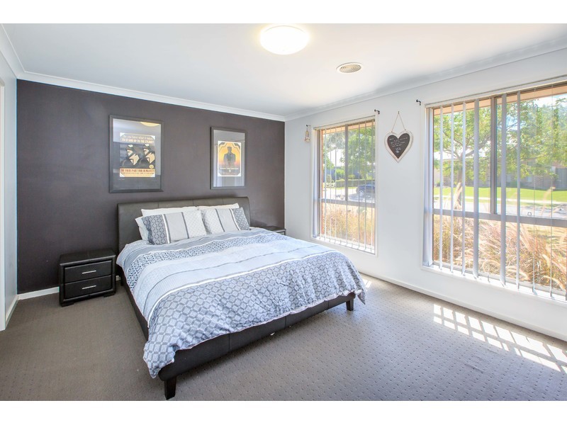 20 Cambridge Drive, Thurgoona NSW 2640