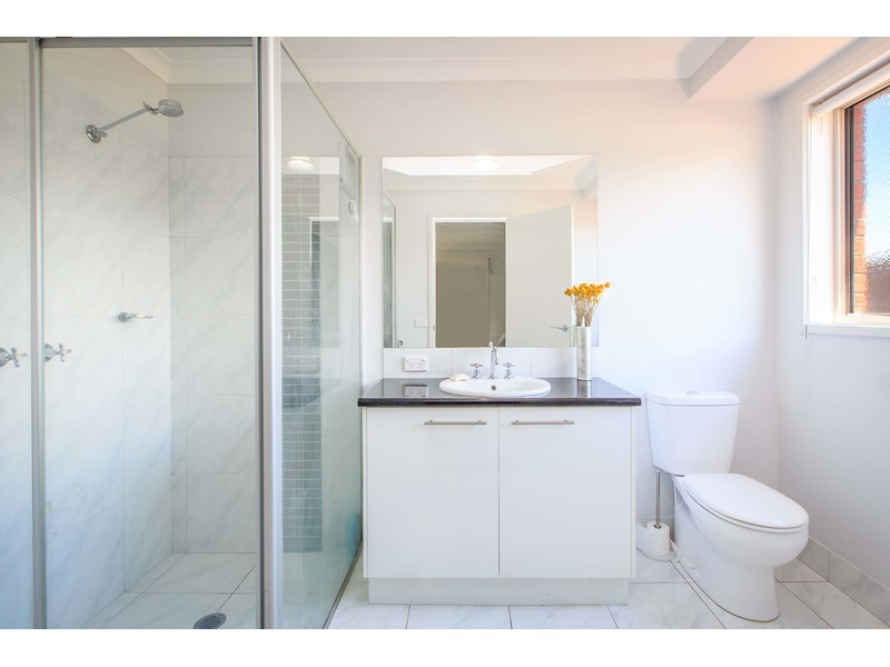 20 Cambridge Drive, Thurgoona NSW 2640