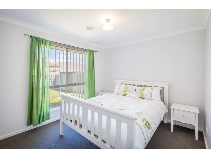 20 Cambridge Drive, Thurgoona NSW 2640