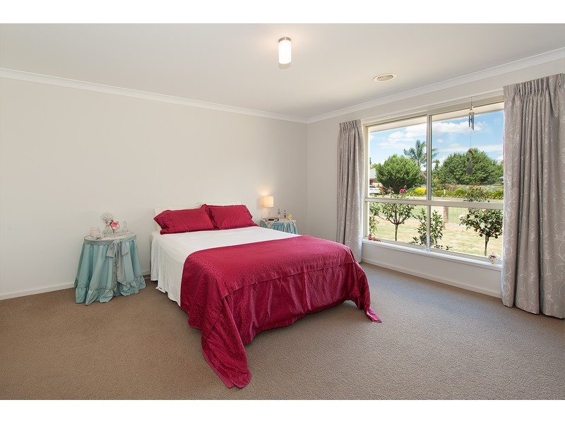 15 Sarah Court, Howlong NSW 2643