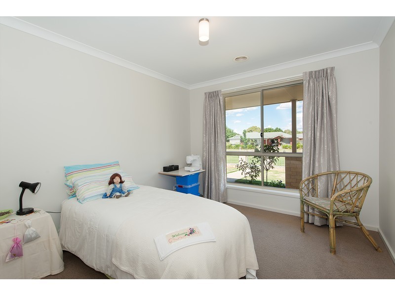 15 Sarah Court, Howlong NSW 2643