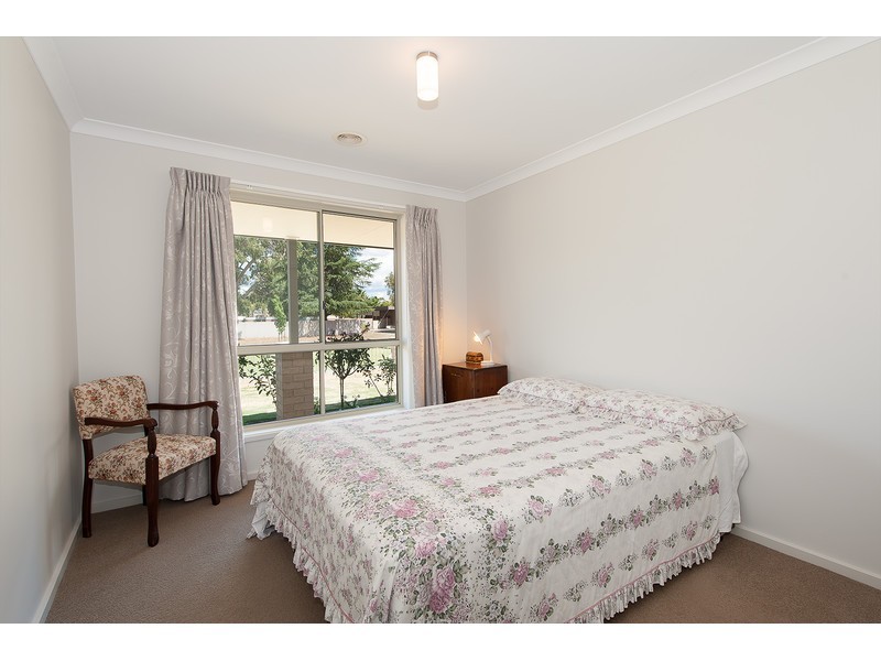 15 Sarah Court, Howlong NSW 2643