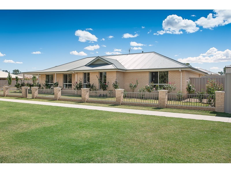 15 Sarah Court, Howlong NSW 2643