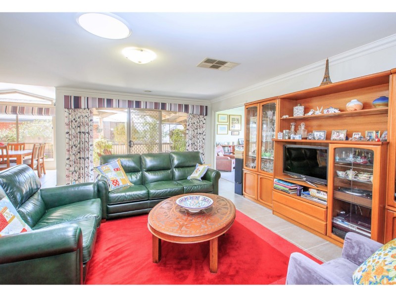 25 Honeyeater Circuit, Thurgoona NSW 2640