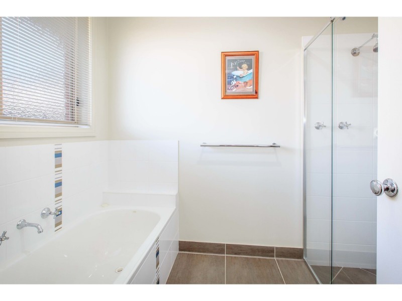 25 Honeyeater Circuit, Thurgoona NSW 2640