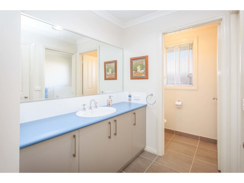25 Honeyeater Circuit, Thurgoona NSW 2640