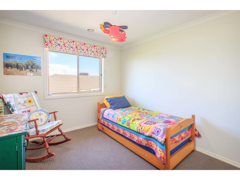 25 Honeyeater Circuit, Thurgoona NSW 2640