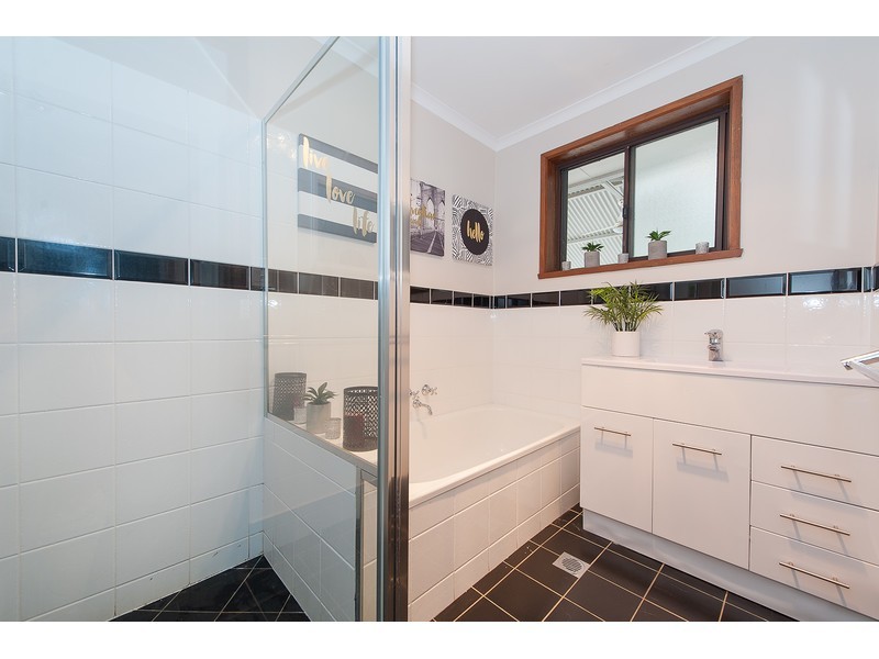 137 Hotham Circuit, Thurgoona NSW 2640