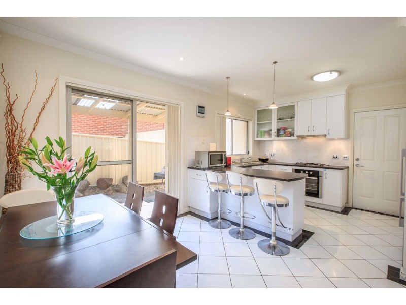 9 Chatterton Place, West Albury NSW 2640