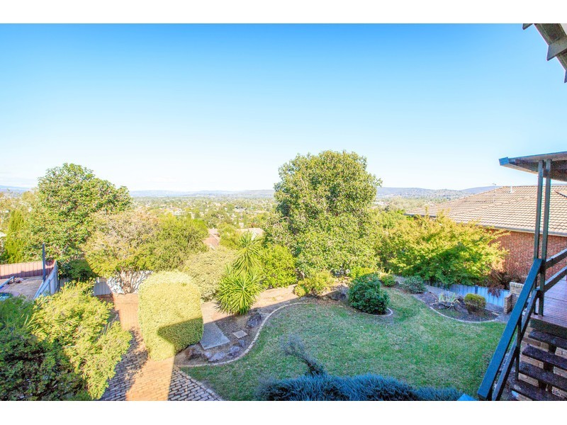 269 Highview Crescent, Lavington NSW 2641