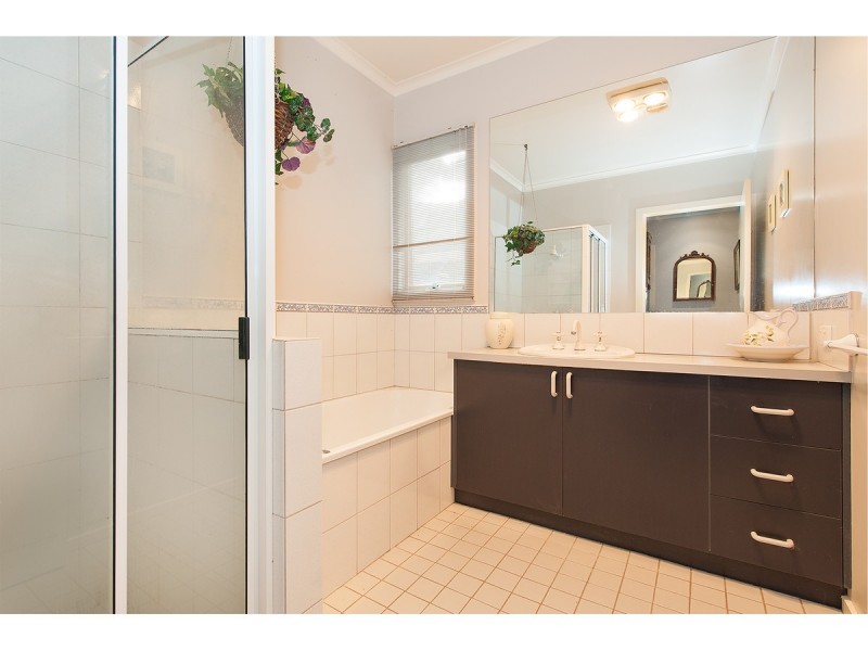 12 Chelsea Court, West Albury NSW 2640