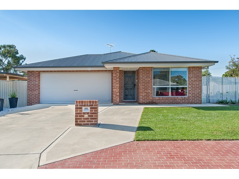 4 Cobby Court, Lavington NSW 2641