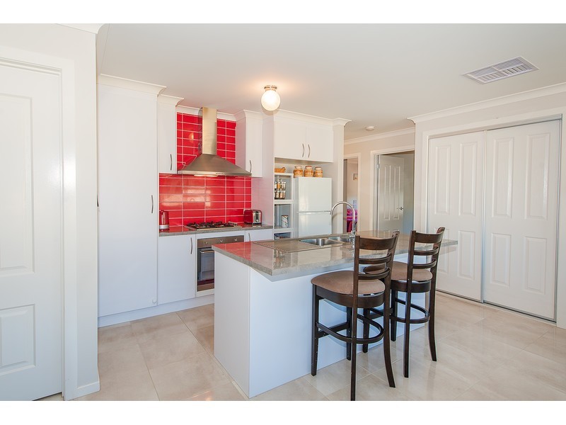 4 Cobby Court, Lavington NSW 2641