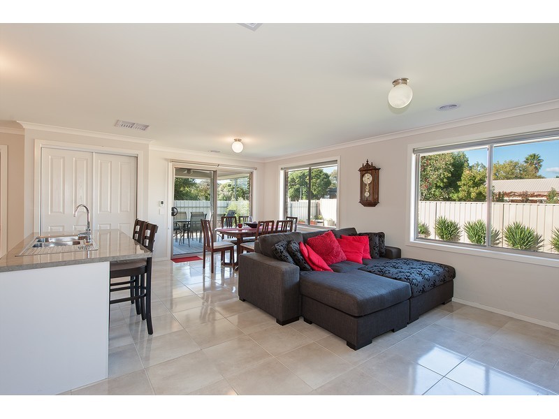 4 Cobby Court, Lavington NSW 2641