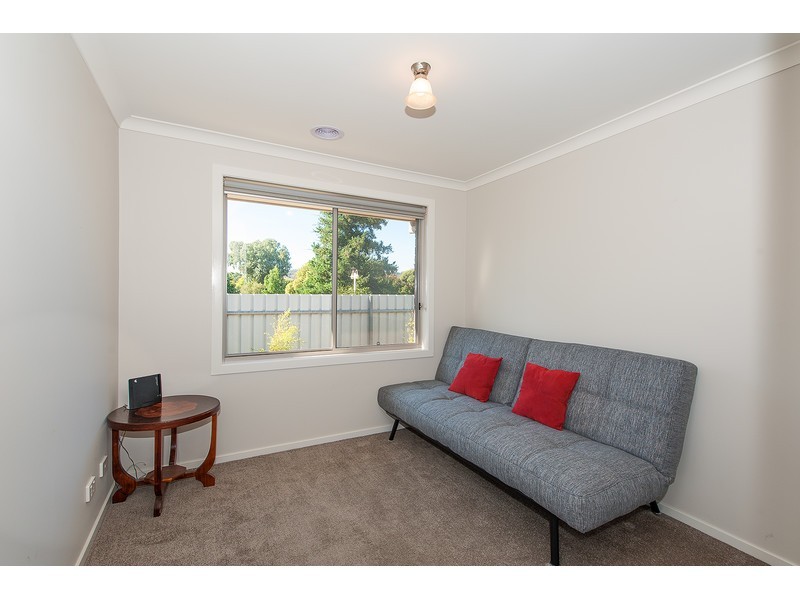 4 Cobby Court, Lavington NSW 2641