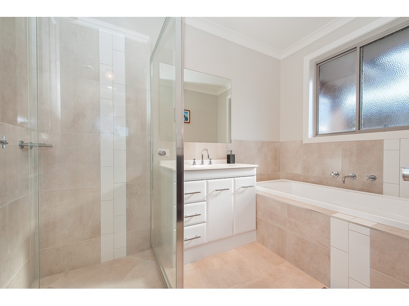 4 Cobby Court, Lavington NSW 2641