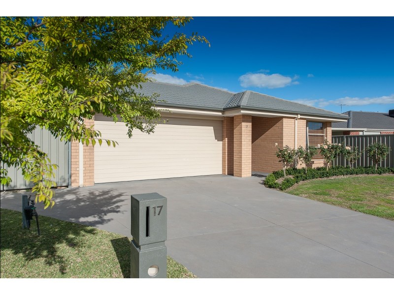 17 Oxford Drive, Thurgoona NSW 2640