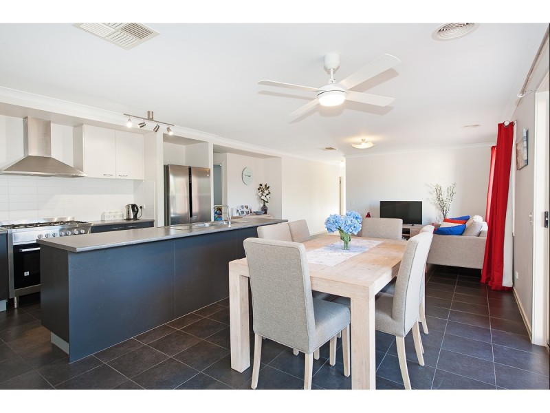 17 Oxford Drive, Thurgoona NSW 2640