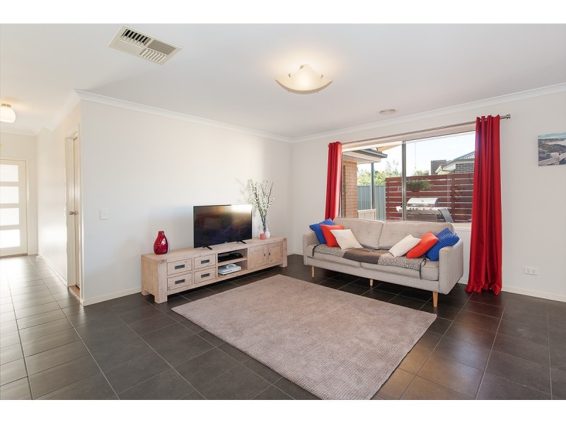 17 Oxford Drive, Thurgoona NSW 2640