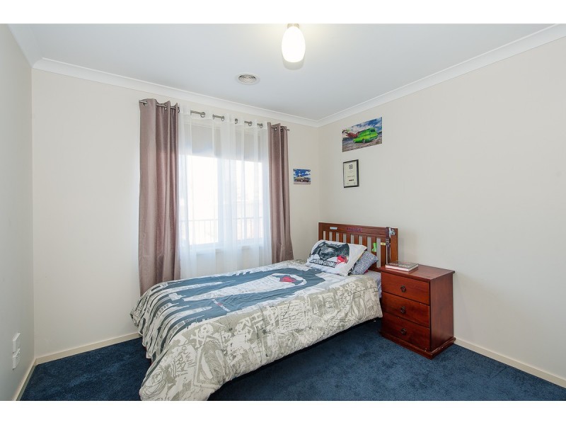 17 Oxford Drive, Thurgoona NSW 2640