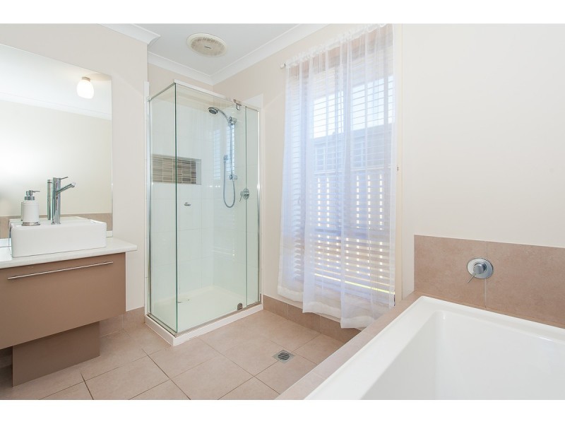 17 Oxford Drive, Thurgoona NSW 2640