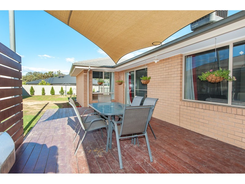17 Oxford Drive, Thurgoona NSW 2640