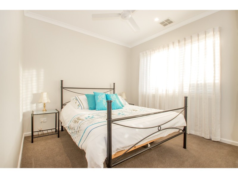 104 Pickworth Street, Thurgoona NSW 2640